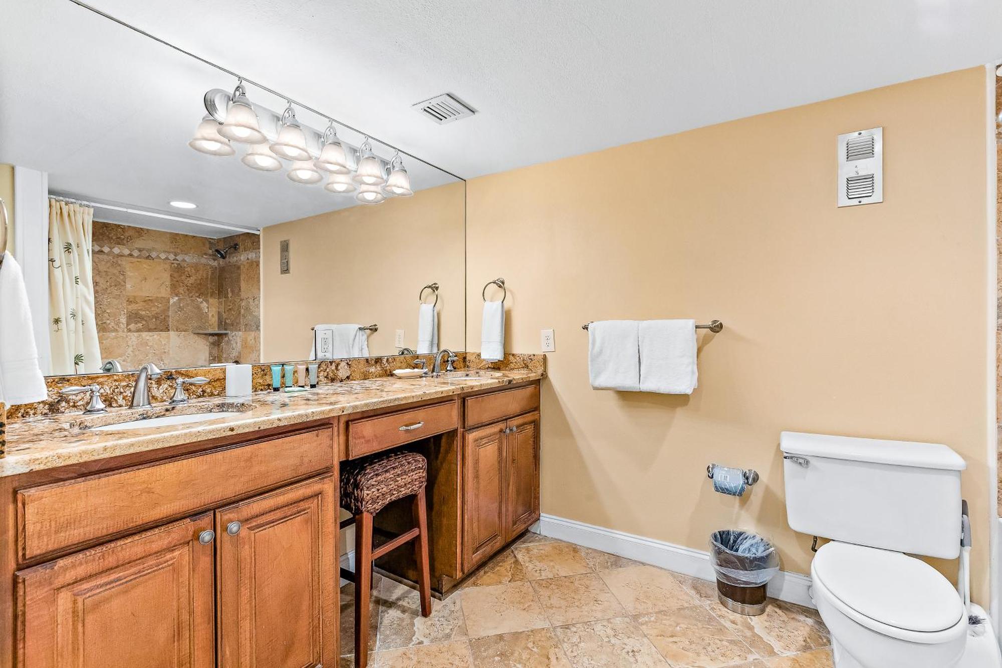 Shoreline Towers Destin Room photo